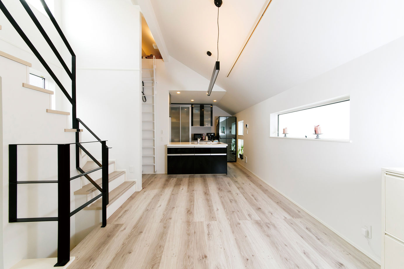 フローレンスガーデン(工藤建設) 【4000万円台／地下室／狭小／2階リビング】敷地は24.8 坪。地下に高性能音楽スタジオのある住まいの建築実例画像6