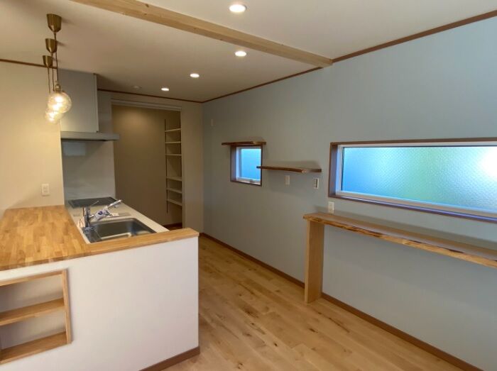 友和ホーム 【2000万円台/珪藻土/無垢材/自然素材】天井に梁を出し、腰壁、階段に踊り場を設置、秘密の小部屋のある家の建築実例画像3