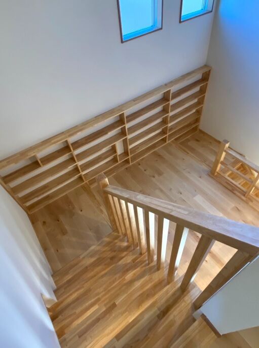 友和ホーム 【2000万円台/珪藻土/無垢材/自然素材】天井に梁を出し、腰壁、階段に踊り場を設置、秘密の小部屋のある家の建築実例画像5