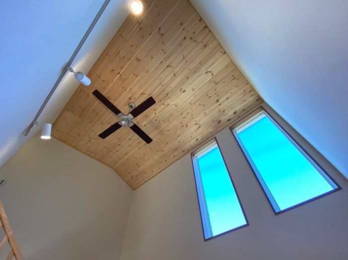 友和ホーム 【2000万円台/珪藻土/無垢材/自然素材】天井に梁を出し、腰壁、階段に踊り場を設置、秘密の小部屋のある家の建築実例画像6