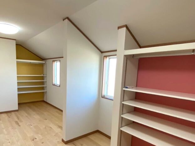 友和ホーム 【2000万円台/珪藻土/無垢材/自然素材】天井に梁を出し、腰壁、階段に踊り場を設置、秘密の小部屋のある家の建築実例画像7