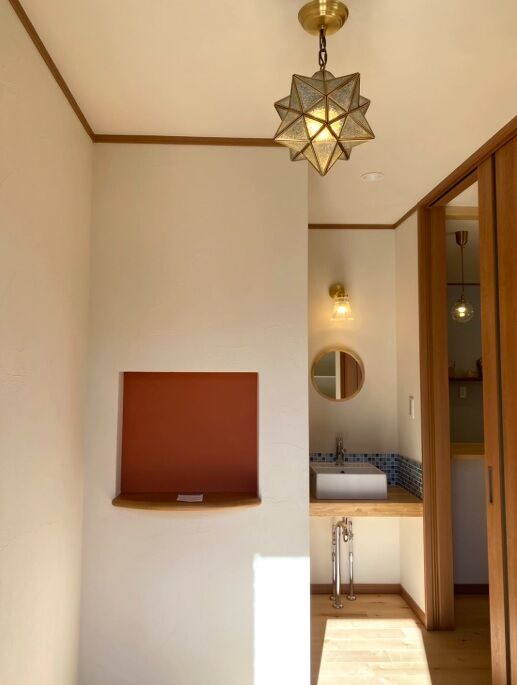 友和ホーム 【2000万円台/珪藻土/無垢材/自然素材】天井に梁を出し、腰壁、階段に踊り場を設置、秘密の小部屋のある家の建築実例画像8