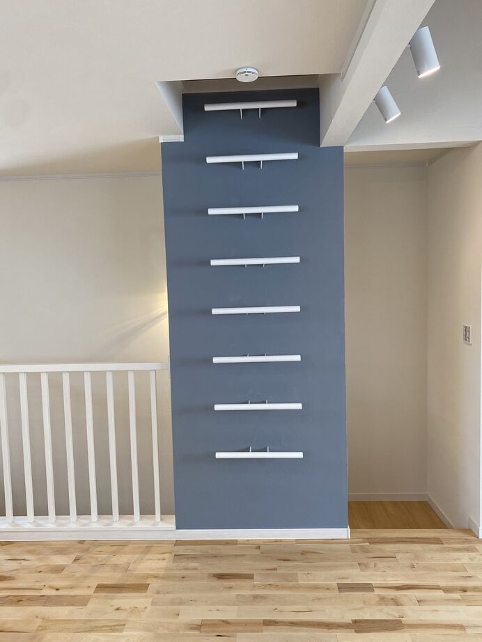 友和ホーム 【2000万円台/町田市】シックなブルーとアンティーク調のガラス照明が素敵な自然素材の家の建築実例画像5