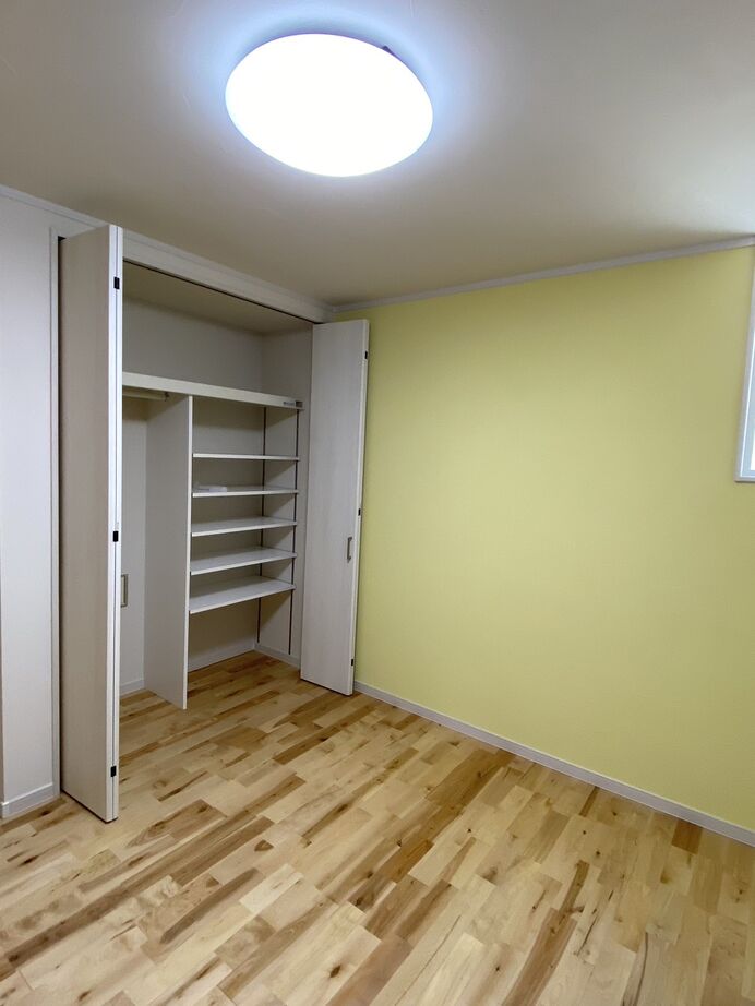 友和ホーム 【2000万円台/町田市】シックなブルーとアンティーク調のガラス照明が素敵な自然素材の家の建築実例画像8