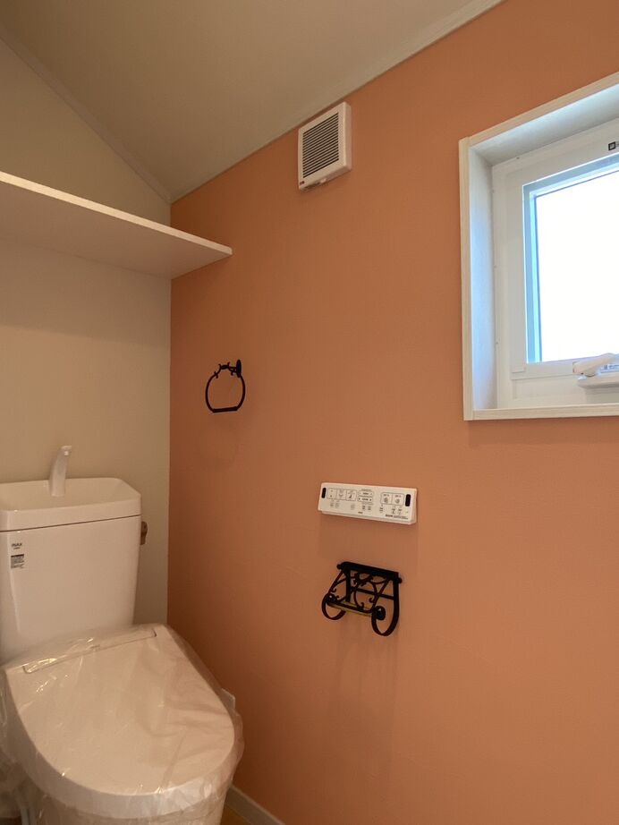 友和ホーム 【2000万円台/町田市】シックなブルーとアンティーク調のガラス照明が素敵な自然素材の家の建築実例画像10