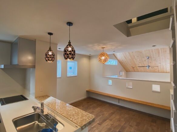 友和ホーム 【2000万円台/町田市】スキップフロアにキッチンを配した、遊び心ある自然素材の家の建築実例画像3