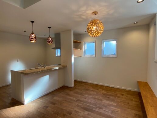 友和ホーム 【2000万円台/町田市】スキップフロアにキッチンを配した、遊び心ある自然素材の家の建築実例画像5