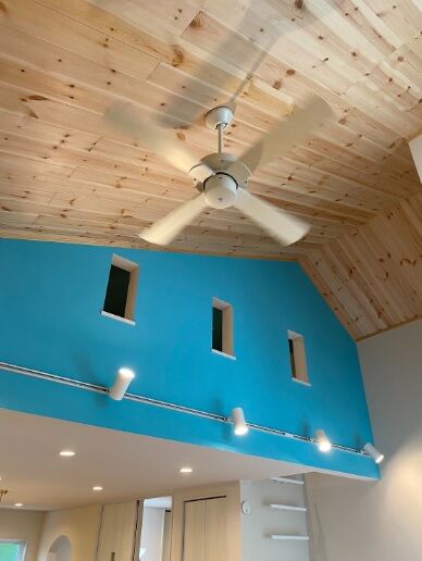 友和ホーム 【2000万円台/町田市】爽やかなブルーと白のコントラストが美しい自然素材の家の建築実例画像2