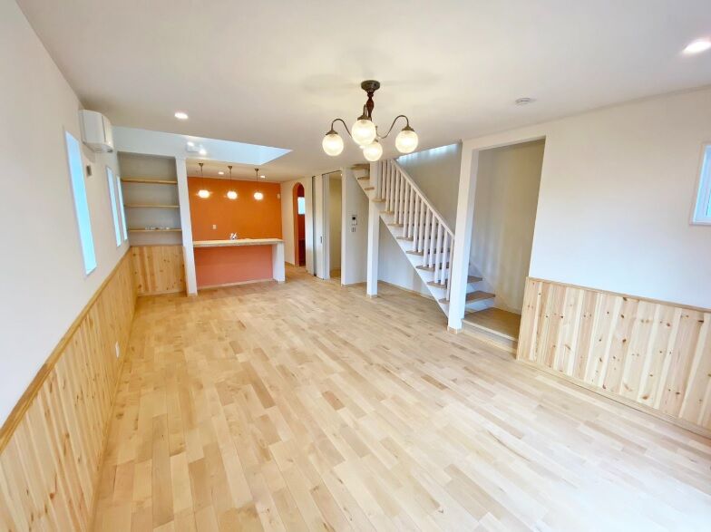 友和ホーム 【2000万円台/町田市】アンティークな雰囲気を感じる、珪藻土と無垢の木に囲まれた呼吸する家の建築実例画像2