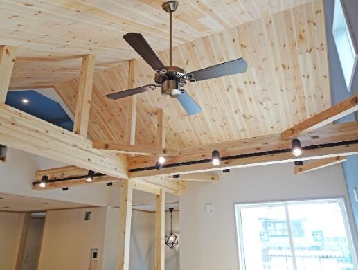 友和ホーム 【町田市】無垢材をふんだんに使ったログハウスのような自然素材の家の建築実例画像3