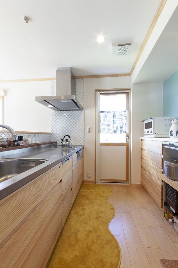 スウェーデンハウス ウッドデッキ、土間玄関、リビングが繋がる開放感いっぱいの家の建築実例画像5