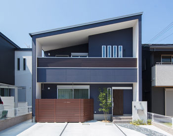 紀州国土建設 【和歌山県/1000万円台/間取り図有】土地＆プラン、デザインにも大満足。スタイリッシュで温かい住まい。の建築実例画像2