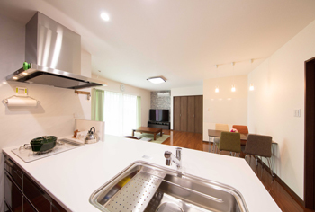 紀州国土建設 【和歌山県/1000万円台/間取り図有】土地＆プラン、デザインにも大満足。スタイリッシュで温かい住まい。の建築実例画像5