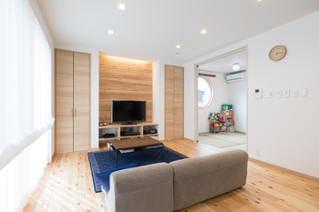 紀州国土建設 【和歌山県/2000万円台/30坪/間取有】ガルバリウムと木製サイディングのバランス。無垢の床とナチュラル感の建築実例画像2