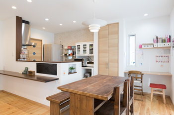 紀州国土建設 【和歌山県/2000万円台/30坪/間取有】ガルバリウムと木製サイディングのバランス。無垢の床とナチュラル感の建築実例画像4