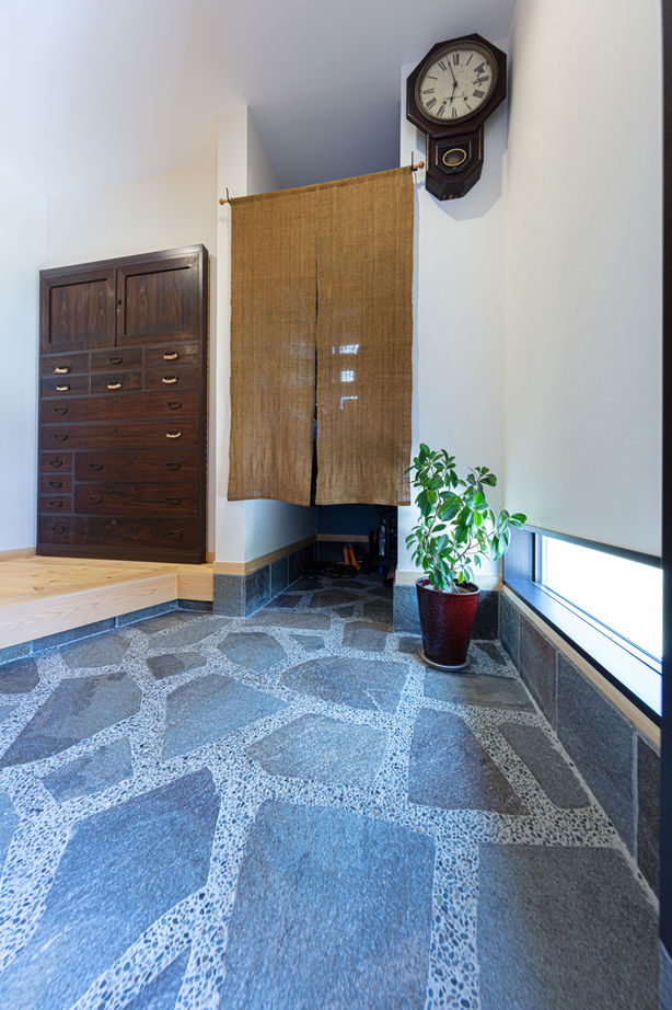 紀州国土建設 【大阪府/2000万円台/間取図有/おしゃれ】京町家を彷彿させる和モダンな家。無垢材と造作物に温もりが漂うの建築実例画像4