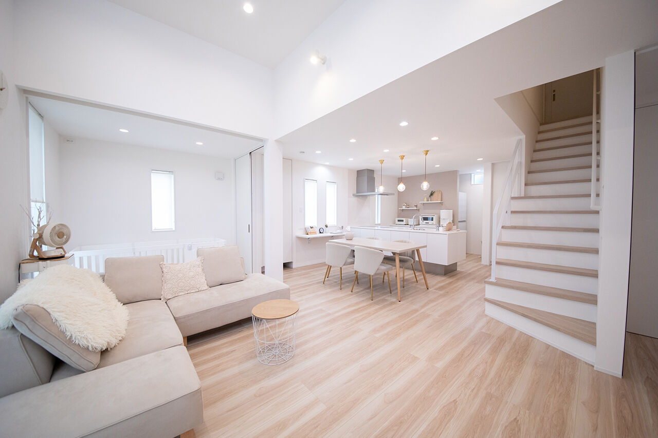 紀州国土建設 【和歌山県/2000万円台/間取り図有】ロフトをセカンドリビングに。家族時間が自然と生まれる動線設計の建築実例画像2