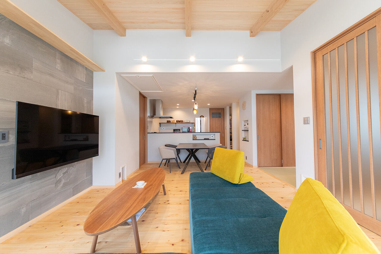 紀州国土建設 【大阪府/2000万円台/平屋】板張り天井と造作家具が映える、猫と暮らす癒しの住まいの建築実例画像3