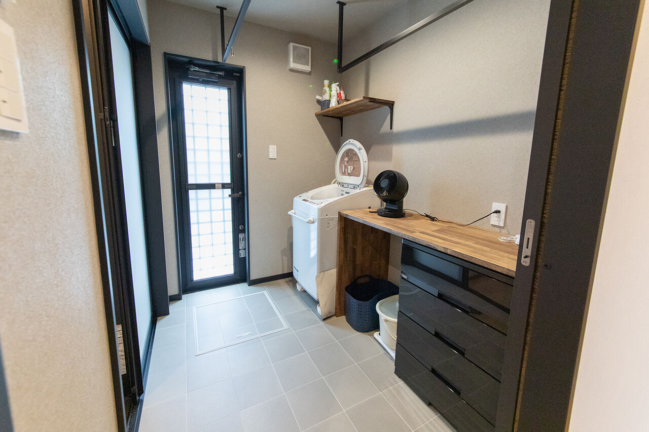 紀州国土建設 【大阪府/2000万円台/平屋】板張り天井と造作家具が映える、猫と暮らす癒しの住まいの建築実例画像8