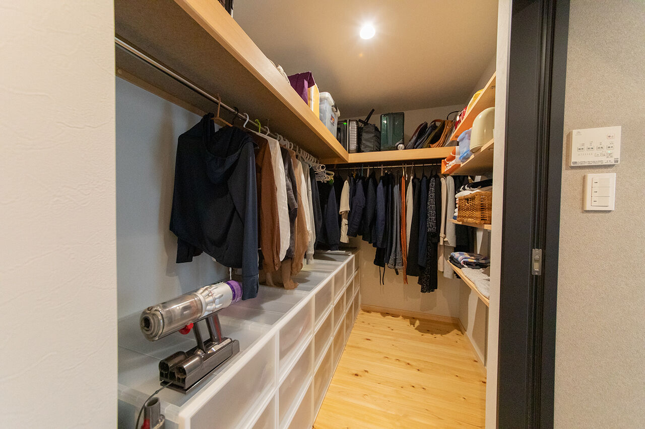 紀州国土建設 【大阪府/2000万円台/平屋】板張り天井と造作家具が映える、猫と暮らす癒しの住まいの建築実例画像9