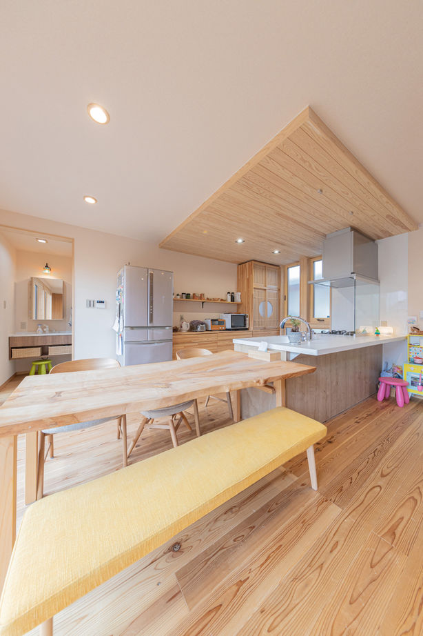 紀州国土建設 【大阪府/2500万円台/間取り図あり】落ち着き漂う和モダンな住まい。吹抜けとストリップ階段が家族をつなぐの建築実例画像5