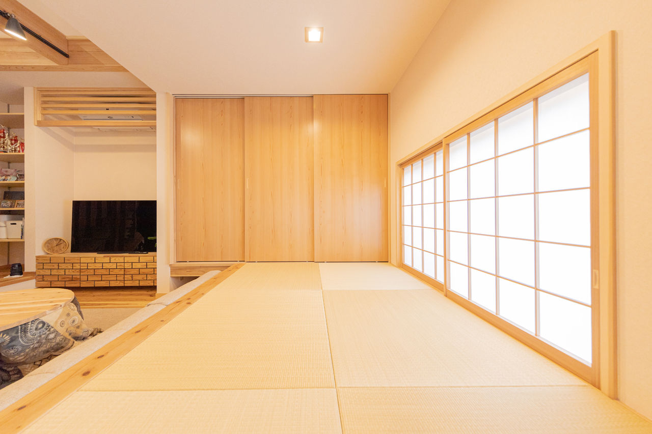 紀州国土建設 【大阪府/2500万円台/間取り図あり】落ち着き漂う和モダンな住まい。吹抜けとストリップ階段が家族をつなぐの建築実例画像6