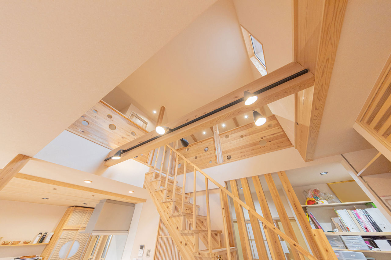 紀州国土建設 【大阪府/2500万円台/間取り図あり】落ち着き漂う和モダンな住まい。吹抜けとストリップ階段が家族をつなぐの建築実例画像7