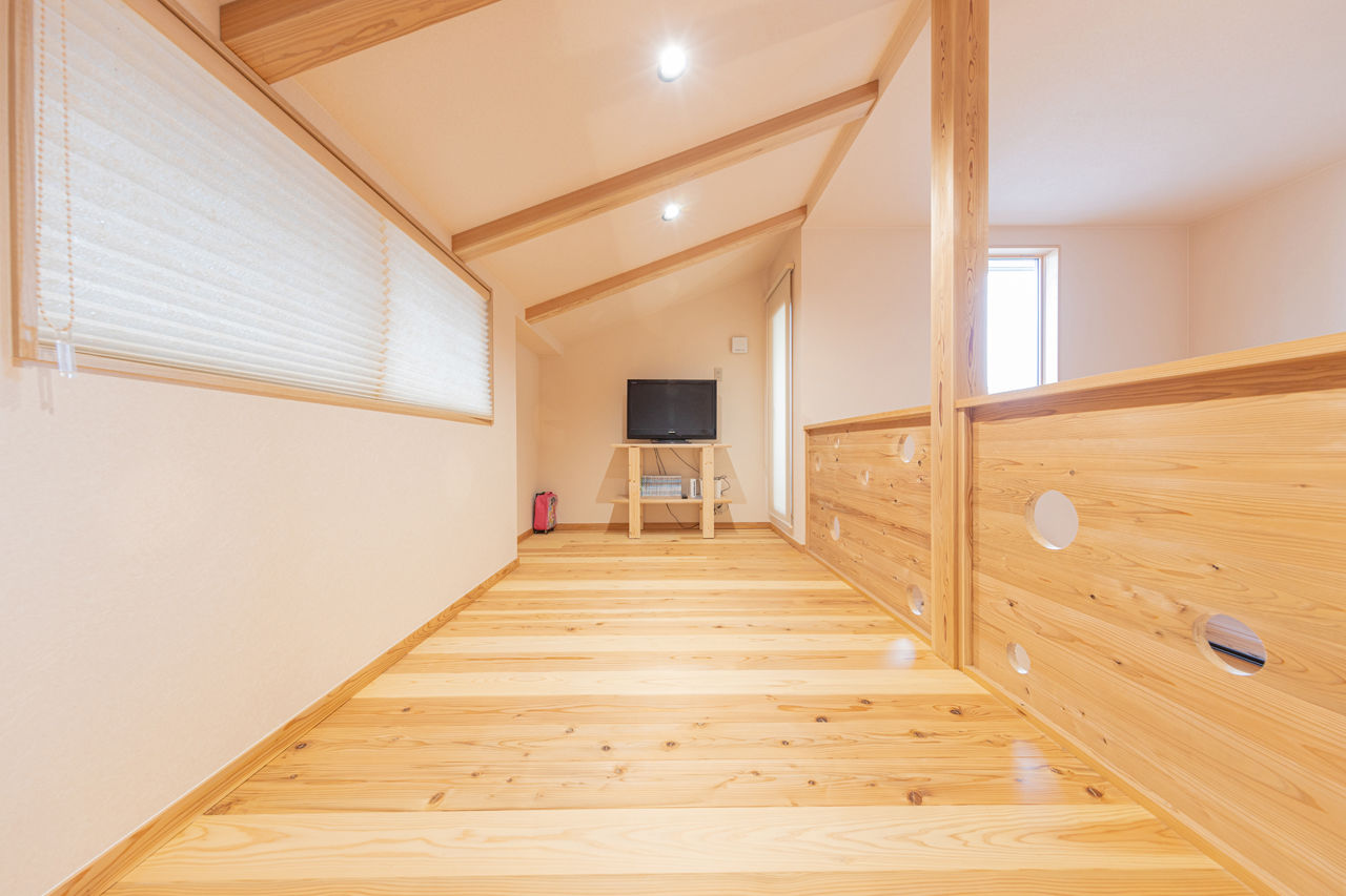 紀州国土建設 【大阪府/2500万円台/間取り図あり】落ち着き漂う和モダンな住まい。吹抜けとストリップ階段が家族をつなぐの建築実例画像9