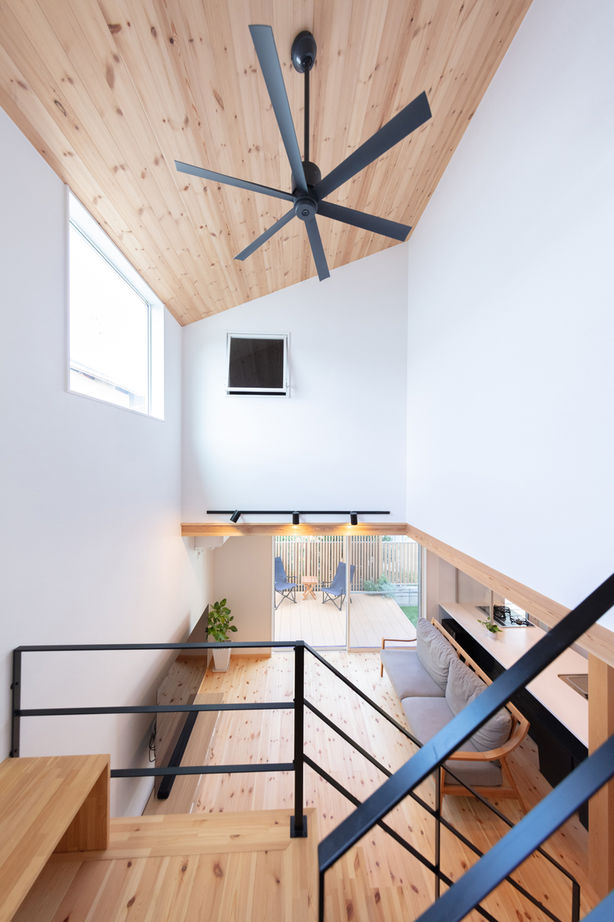 紀州国土建設 【大阪府/2000万円台/間取り図あり】三角屋根のお洒落な家。板張りの勾配天井が開放感とやさしさを演出の建築実例画像4