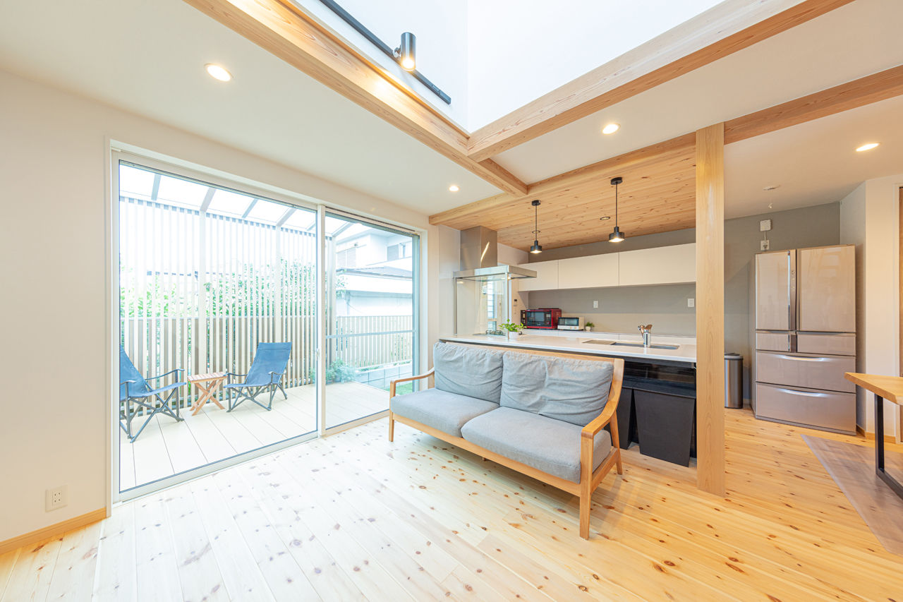 紀州国土建設 【大阪府/2000万円台/間取り図あり】三角屋根のお洒落な家。板張りの勾配天井が開放感とやさしさを演出の建築実例画像6