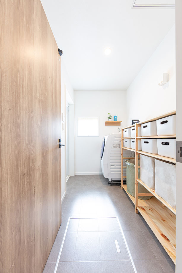 紀州国土建設 【大阪府/2000万円台/間取り図あり】三角屋根のお洒落な家。板張りの勾配天井が開放感とやさしさを演出の建築実例画像8