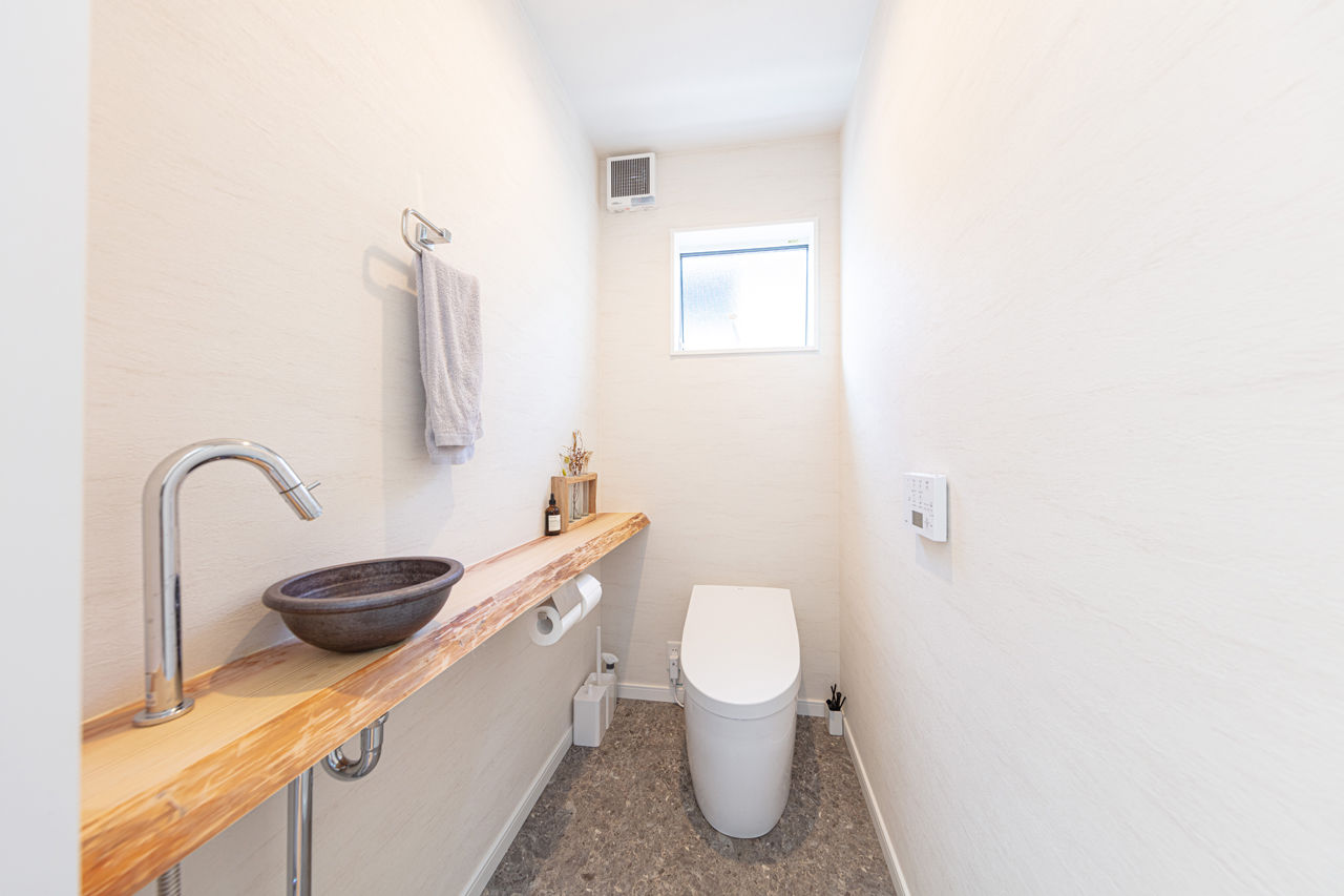 紀州国土建設 【大阪府/2000万円台/間取り図あり】三角屋根のお洒落な家。板張りの勾配天井が開放感とやさしさを演出の建築実例画像9