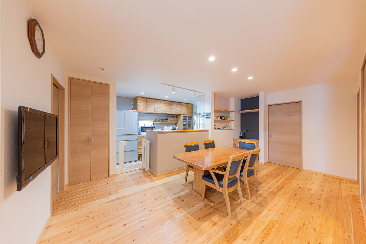 紀州国土建設 【大阪府/3000万円台/間取図有/おしゃれ】天然木がくつろぎを演出、コミュニケーションが生まれる家の建築実例画像3