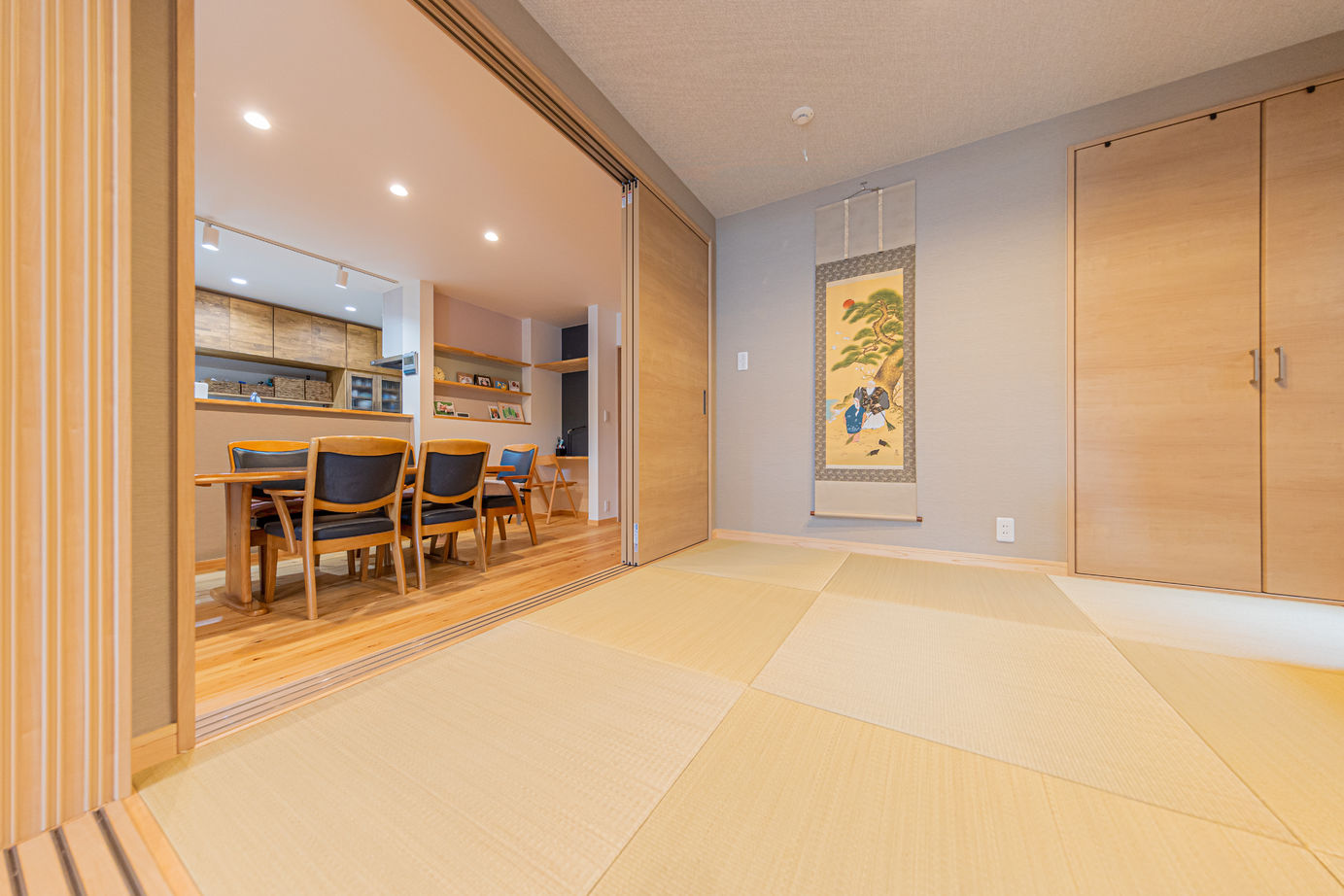 紀州国土建設 【大阪府/3000万円台/間取図有/おしゃれ】天然木がくつろぎを演出、コミュニケーションが生まれる家の建築実例画像4