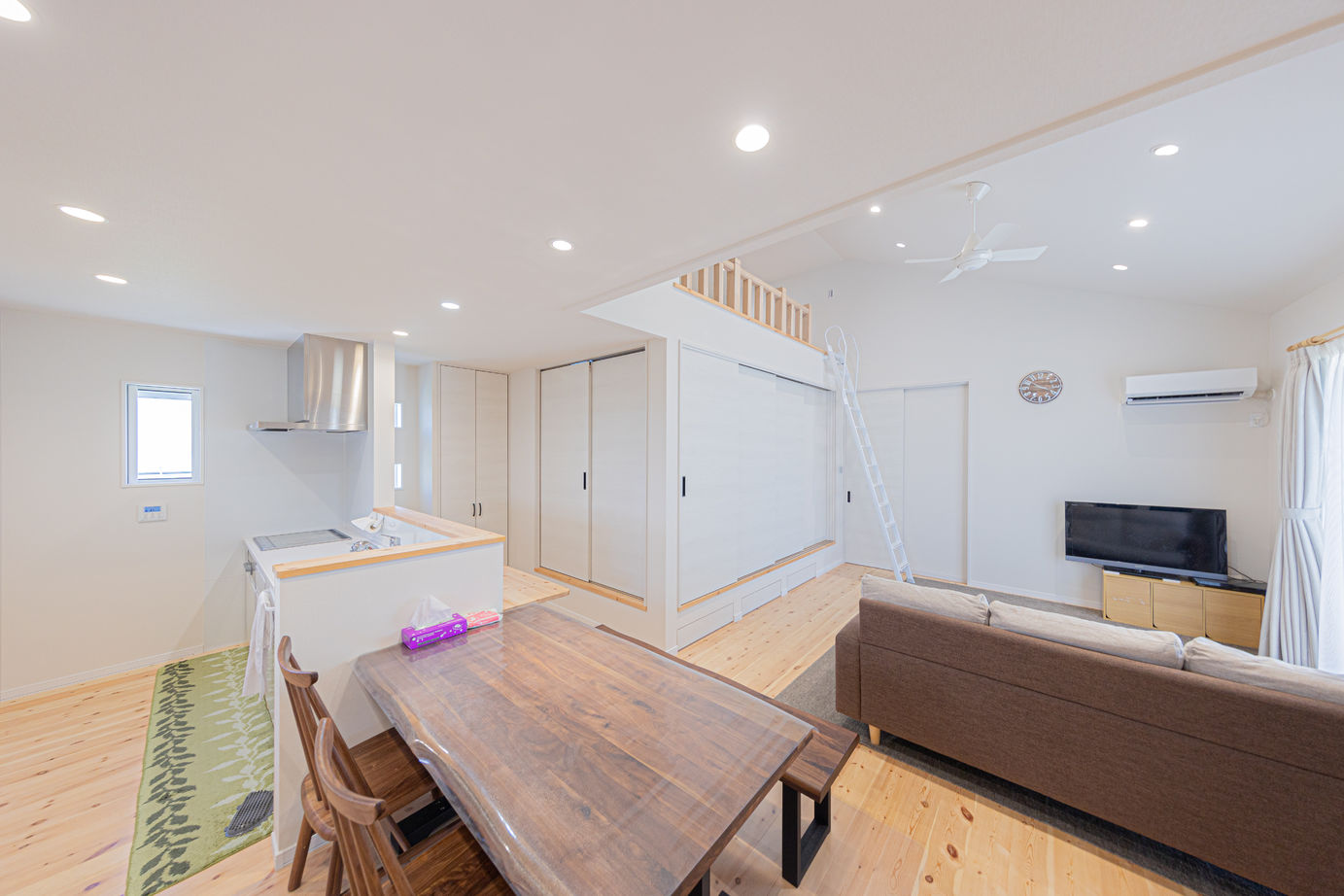 紀州国土建設 【和歌山市/2000万円台/平屋】ロフト付きリビングと広い庭で楽しく暮らす家の建築実例画像7