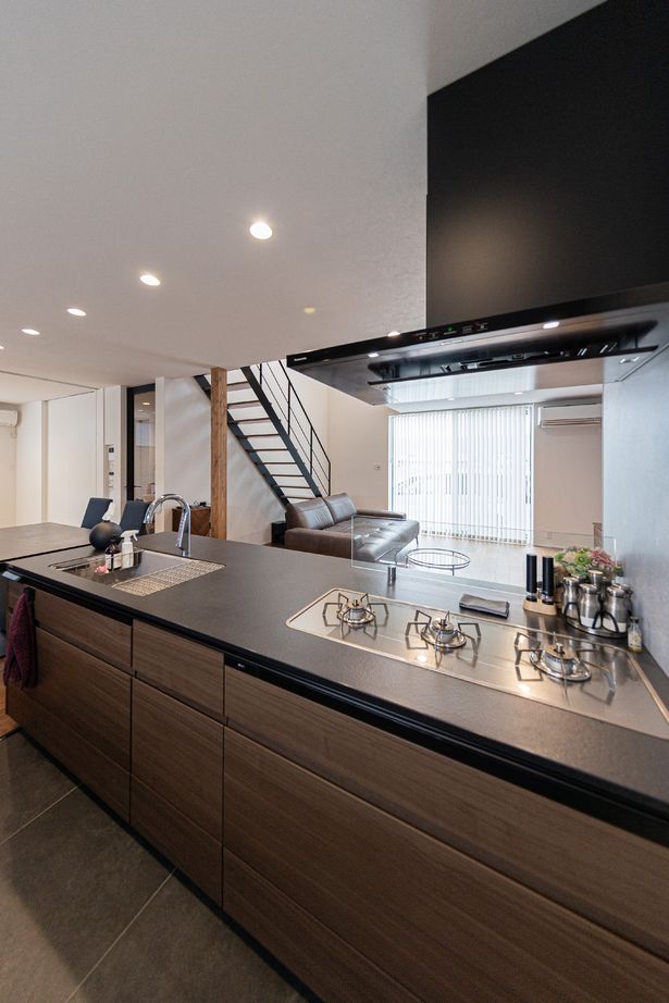 紀州国土建設 【和歌山県/3000万円台/間取り図あり】吹抜けのあるモノトーンでホテルライクな住まいの建築実例画像3