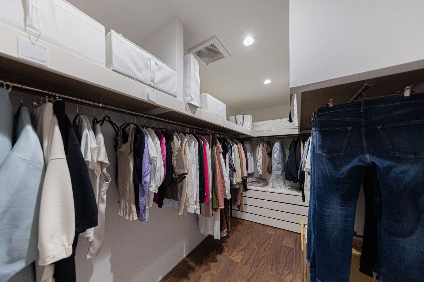 紀州国土建設 【和歌山県/3000万円台/間取り図あり】吹抜けのあるモノトーンでホテルライクな住まいの建築実例画像5