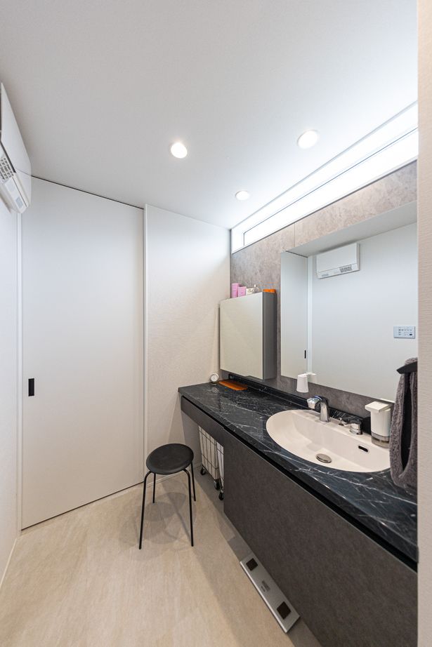 紀州国土建設 【和歌山県/3000万円台/間取り図あり】吹抜けのあるモノトーンでホテルライクな住まいの建築実例画像6