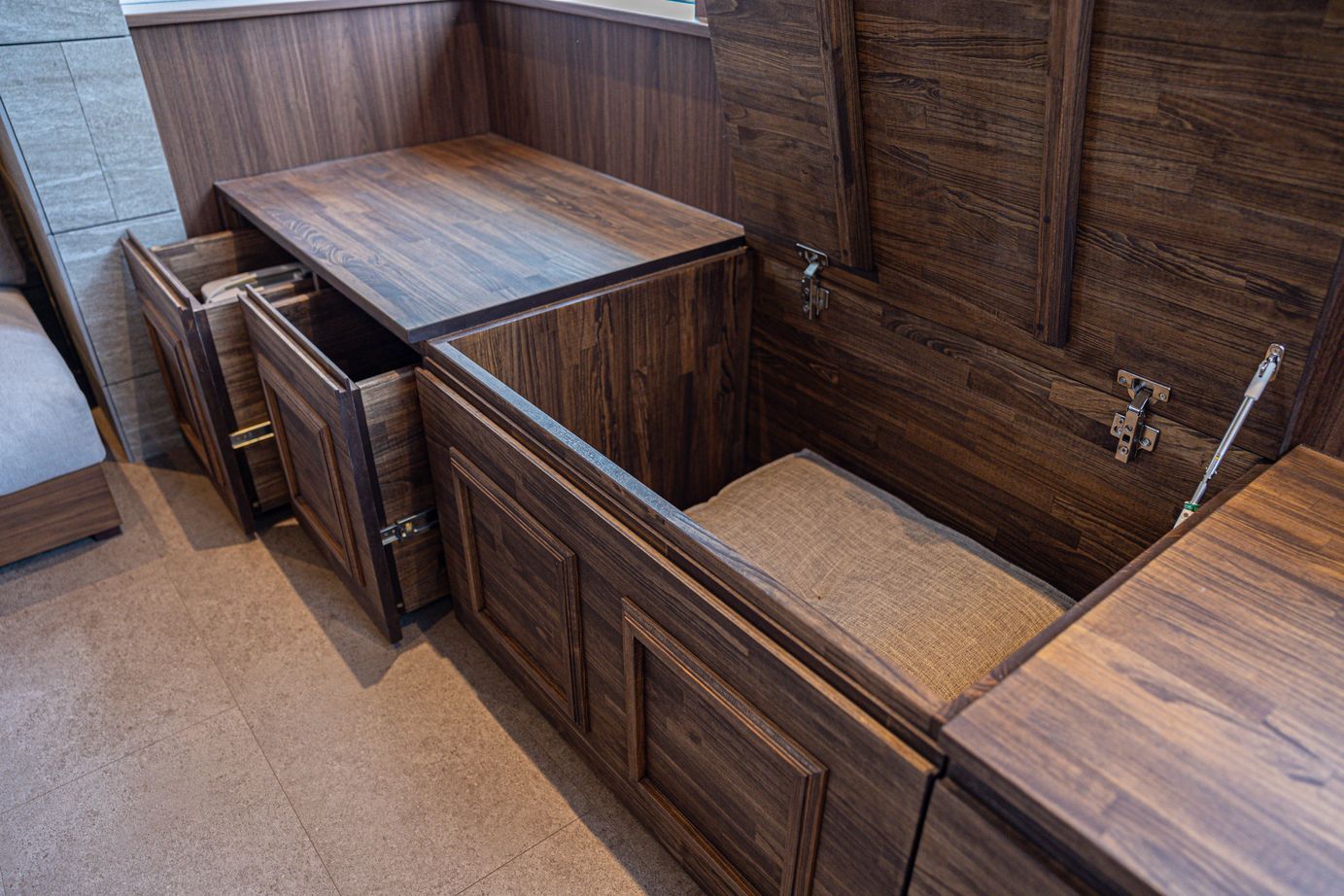 紀州国土建設 【大阪府/3000万円台/間取り図あり】水平と垂直のラインが醸す格調高く洗練された佇まいの建築実例画像9