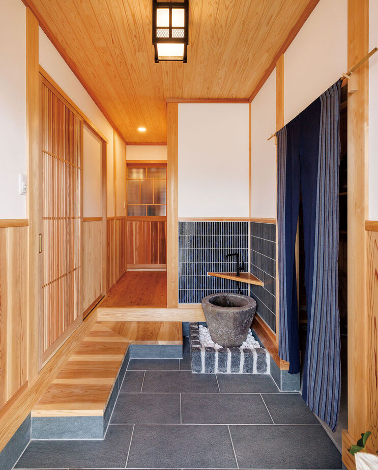 因建設 【2000万円台×薪ストーブ】国産材と漆喰壁が美しい吹き抜け大空間。本格的な和空間も馴染む子育て家族の家の建築実例画像7