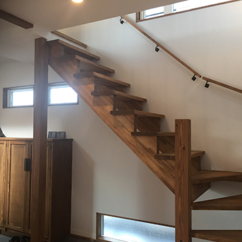 タウンズホーム 【2800万円/32坪/間取り図】薪ストーブと煙突がある自然素材の家。土間とウッドデッキがつながる開放空間の建築実例画像6