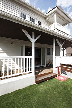 タウンズホーム 【2900万円/34坪】カリフォルニア×ブルックリンのmixアメリカン、吹き抜ける土間玄関の開放感の建築実例画像2