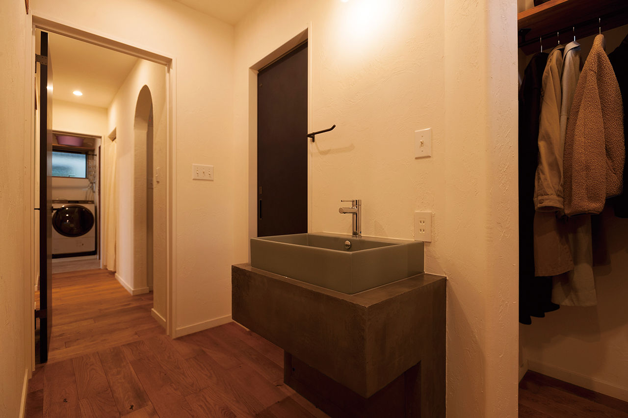 タウンズホーム 【3000万円台/延床33.8坪/自然素材】独創的な外観デザインやインダストリアルテイストの空間が印象的な家の建築実例画像4