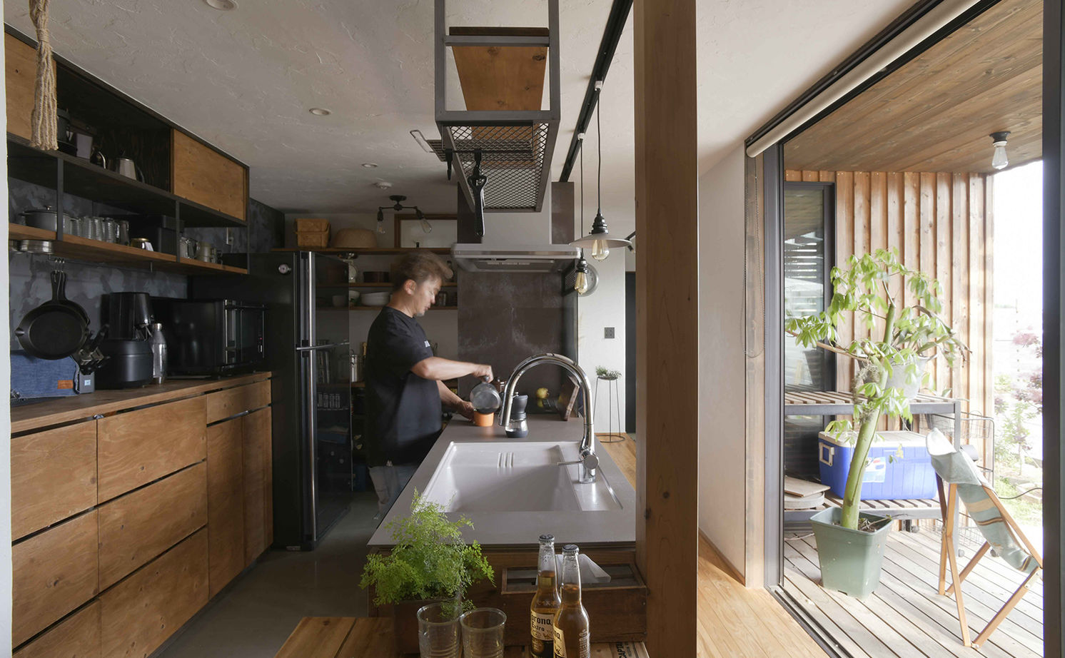 タウンズホーム 【2000万円台/延床26坪/自然素材】圧倒的な木の量や質感に誰もが感嘆する、ハンドメイドの魅力が満載の家の建築実例画像5