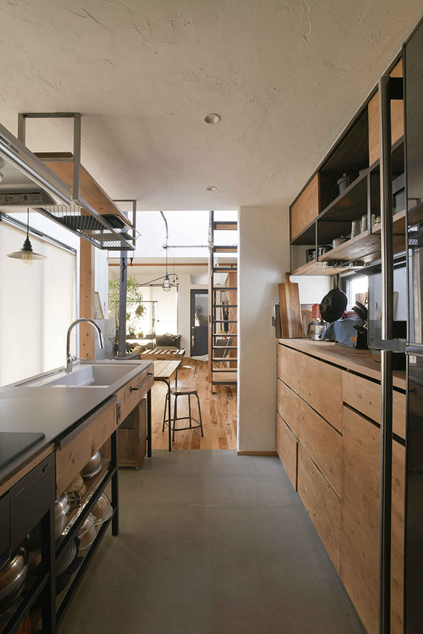 タウンズホーム 【2000万円台/延床26坪/自然素材】圧倒的な木の量や質感に誰もが感嘆する、ハンドメイドの魅力が満載の家の建築実例画像6