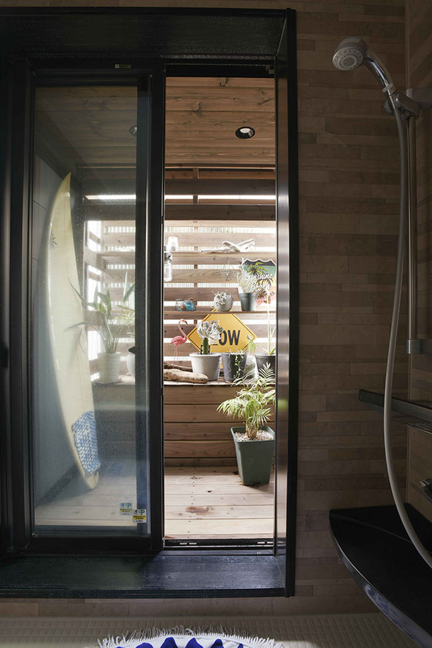 タウンズホーム 【2000万円台/延床26坪/自然素材】圧倒的な木の量や質感に誰もが感嘆する、ハンドメイドの魅力が満載の家の建築実例画像15