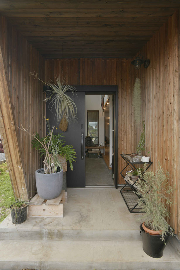 タウンズホーム 【2000万円台/延床26坪/自然素材】圧倒的な木の量や質感に誰もが感嘆する、ハンドメイドの魅力が満載の家の建築実例画像20