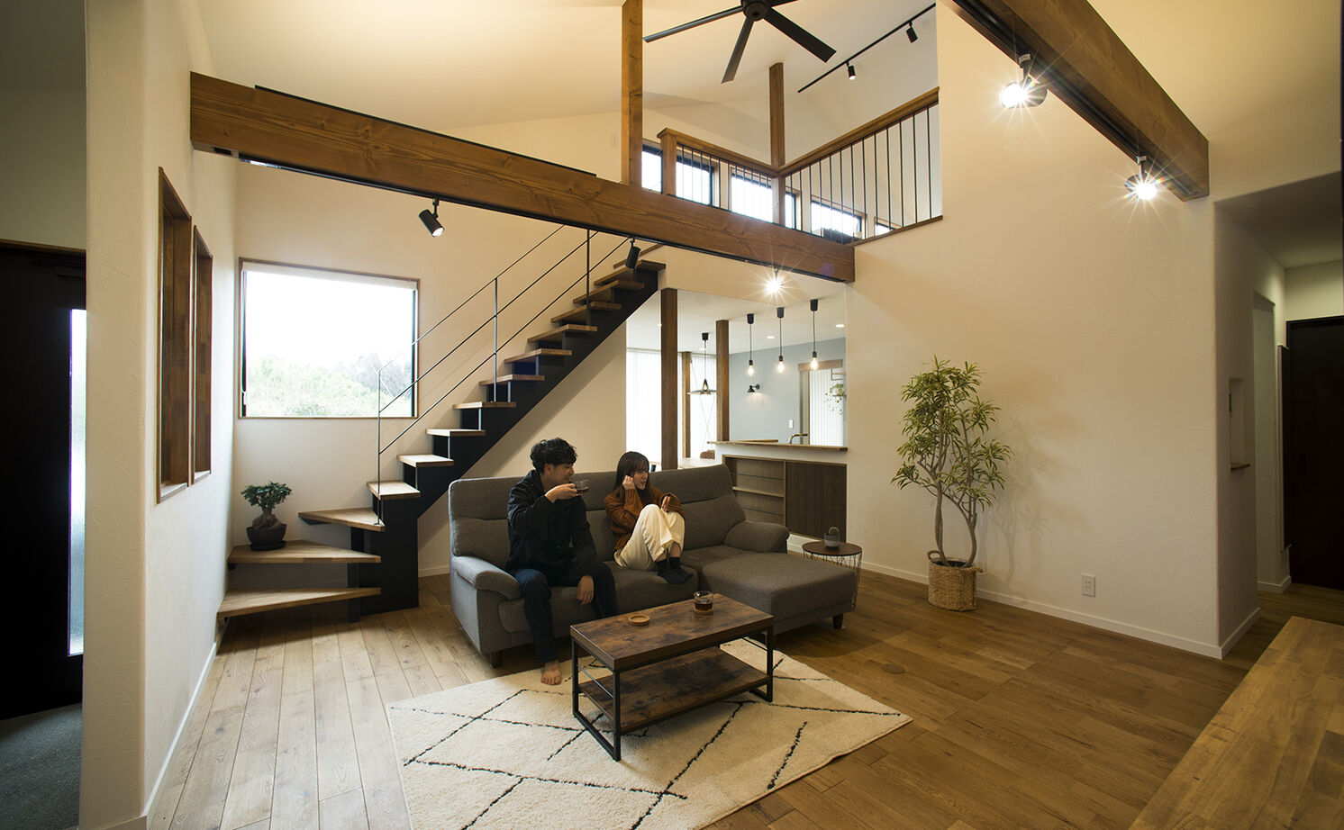 タウンズホーム 【3000万円台/延床30.9坪/自然素材】真冬でも暖かく家事もラクにできる、スタイリッシュな平屋の住まいの建築実例画像3