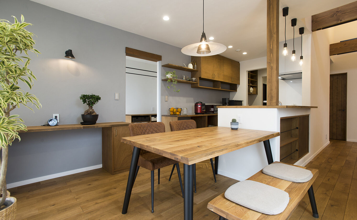 タウンズホーム 【3000万円台/延床30.9坪/自然素材】真冬でも暖かく家事もラクにできる、スタイリッシュな平屋の住まいの建築実例画像4