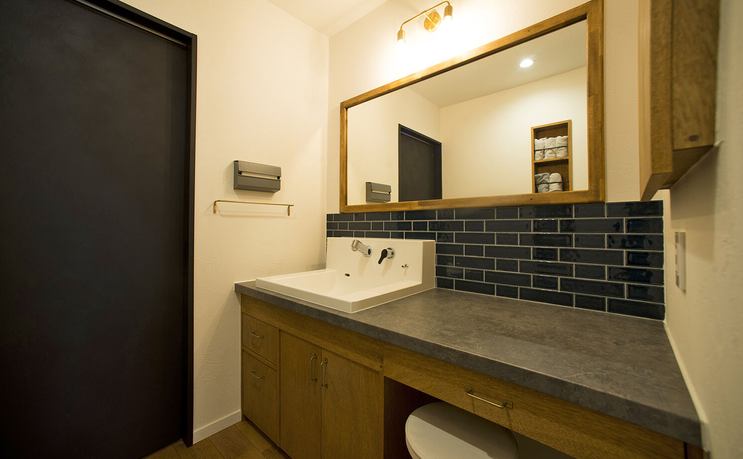 タウンズホーム 【3000万円台/延床30.9坪/自然素材】真冬でも暖かく家事もラクにできる、スタイリッシュな平屋の住まいの建築実例画像12